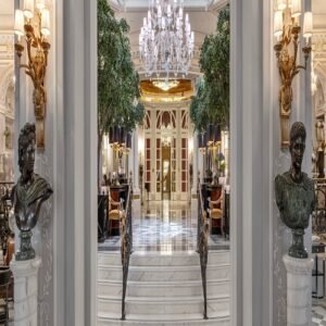 xr-romxr-hotel-entrance-30246_Feature-Hor
